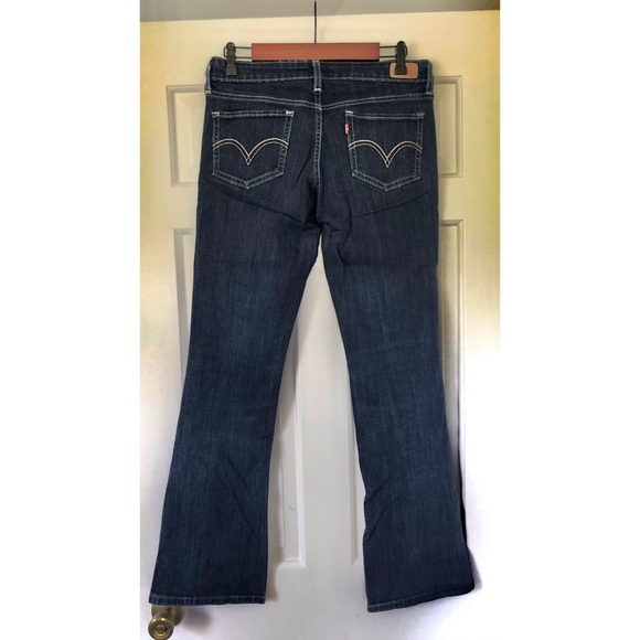 Levi women’s jean 518 super low Fits size 6 - Picture 2 of 4